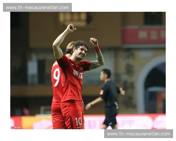 铁血塞外魂对决金元巅峰梦：亚泰与权健，那场被时光铭刻的绿茵史诗